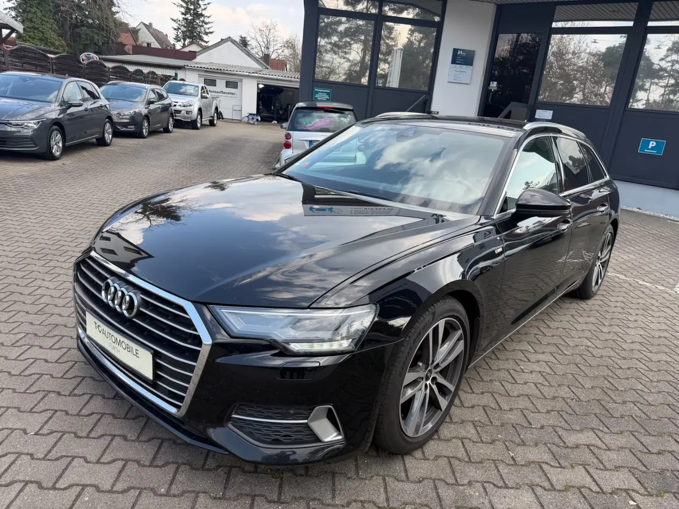 Schwarzer Audi A6 Avant S line im Bestand von T.C. Automobile
